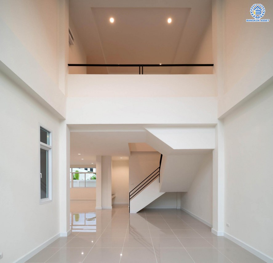 บ้านมือสองตกแต่งใหม่ โครงการ บุษราคัมรีเจนท์ ปิ่นเกล้า-บรมราชชนนี เนื้อที่ 54.20 ตร.ว. ฟังก์ชัน 3 ห้องนอน 3 ห้องน้ำ จอดรถได้ 2 คัน สภาพแวดล้อมดี เดินทางเข้าสู่เมืองได้สะดวกเชื่อมต่อ ถนนพุทธมณฑล สาย 2, ถนนบรมราชชนนี, ถนนกาญจนาภิเษก, ถนนศาลาธรรมสพน์ ใกล้เซ็นทรัลปิ่นเกล้า และ จุดขึ้นทางด่วน "ศรีรัช"...